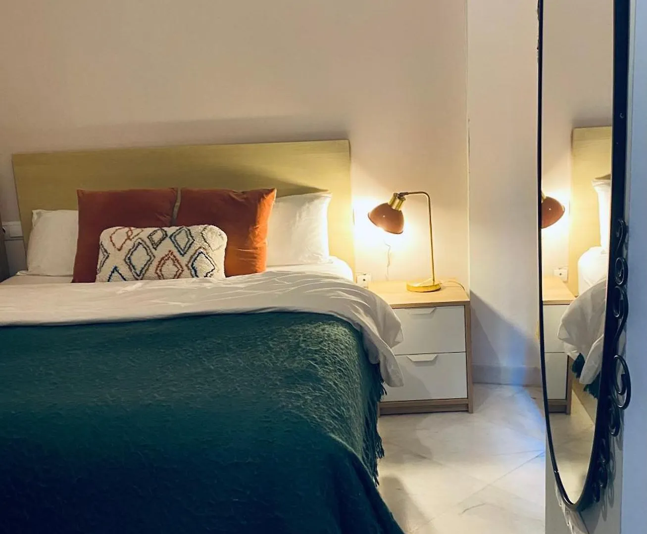 Apartamento En Centro Historico Con Garaje Malaga